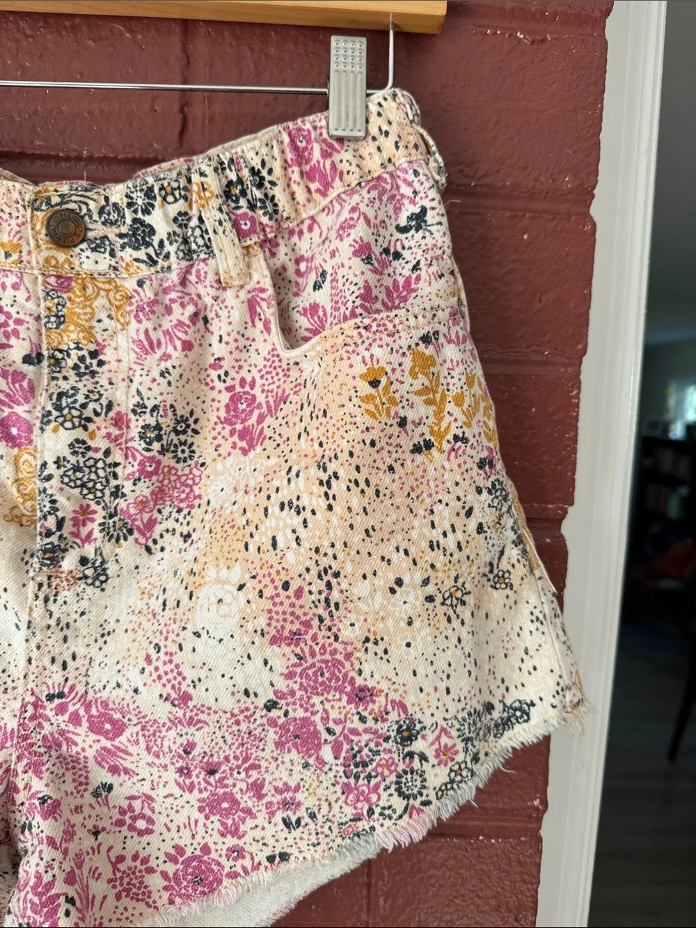 Pilcro Anthropologie Scrunchie Shorts - High-Waist 100% Cotton Floral Jean Short - Picture 3 of 12
